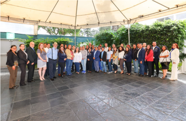 Jorge en Guatemala group picture